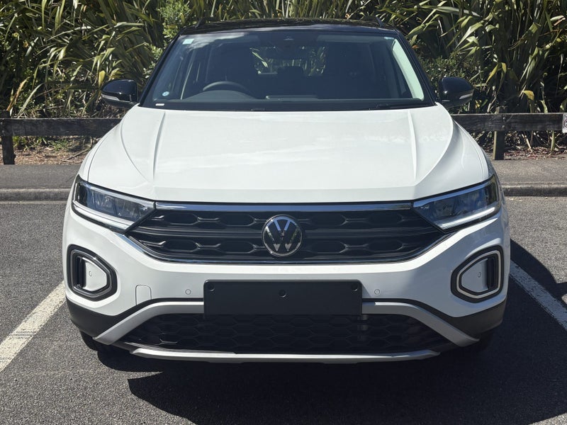 2026 Volkswagen T-Roc Life image 3
