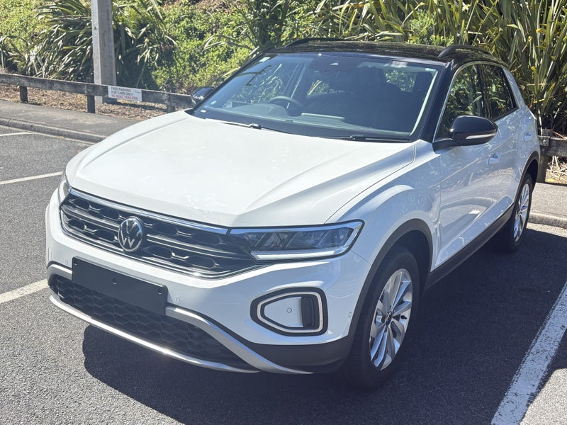 2026 Volkswagen T-Roc Life image 4