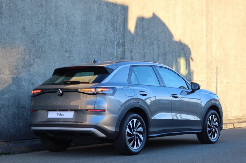2026 Volkswagen T-Roc Life image 3