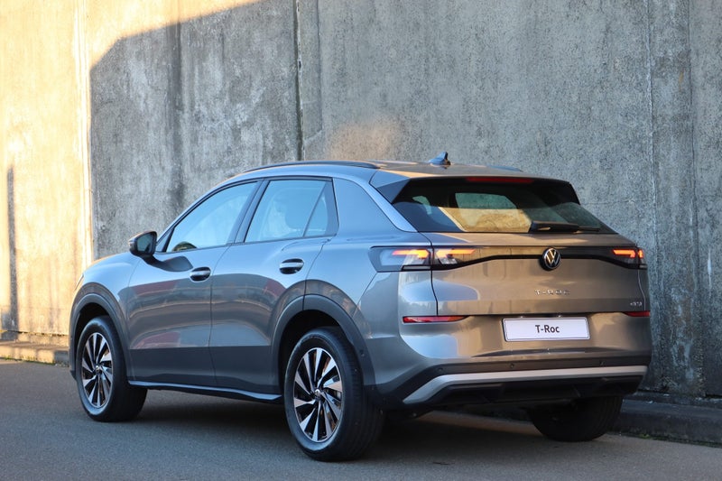 2026 Volkswagen T-Roc Life image 4