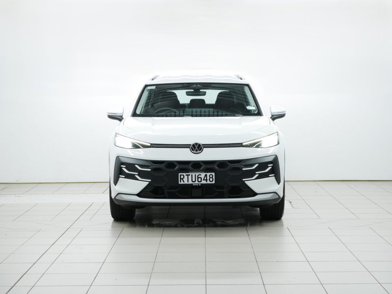 2026 Volkswagen T-Roc Life image 2