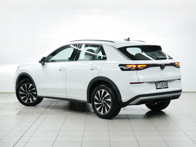 2026 Volkswagen T-Roc Life image 3