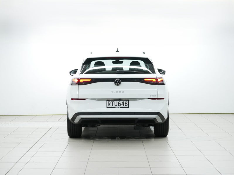 2026 Volkswagen T-Roc Life image 4