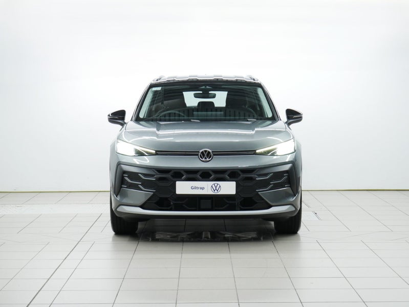 2026 Volkswagen T-Roc Life image 2