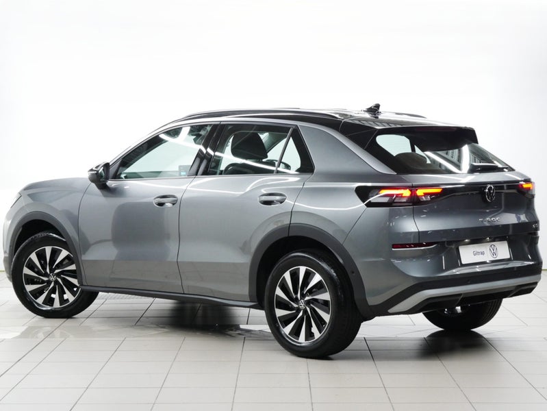 2026 Volkswagen T-Roc Life image 3