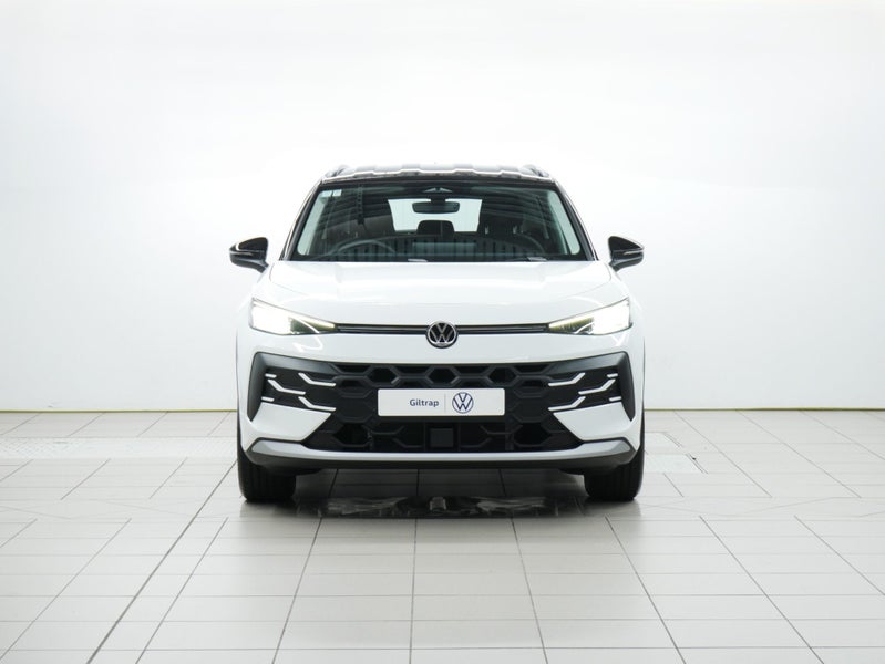 2026 Volkswagen T-Roc Life image 2