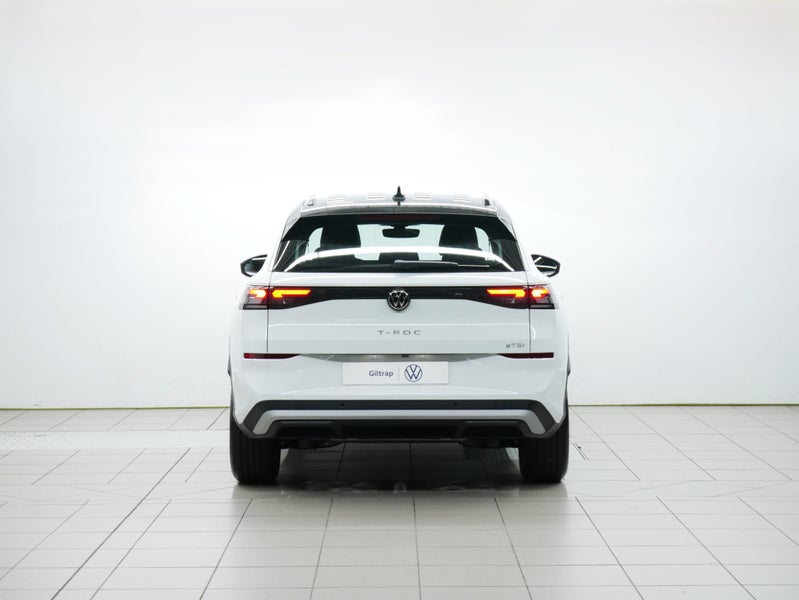 2026 Volkswagen T-Roc Life image 4