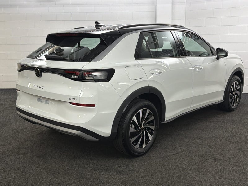 2026 Volkswagen T-Roc LIFE image 4