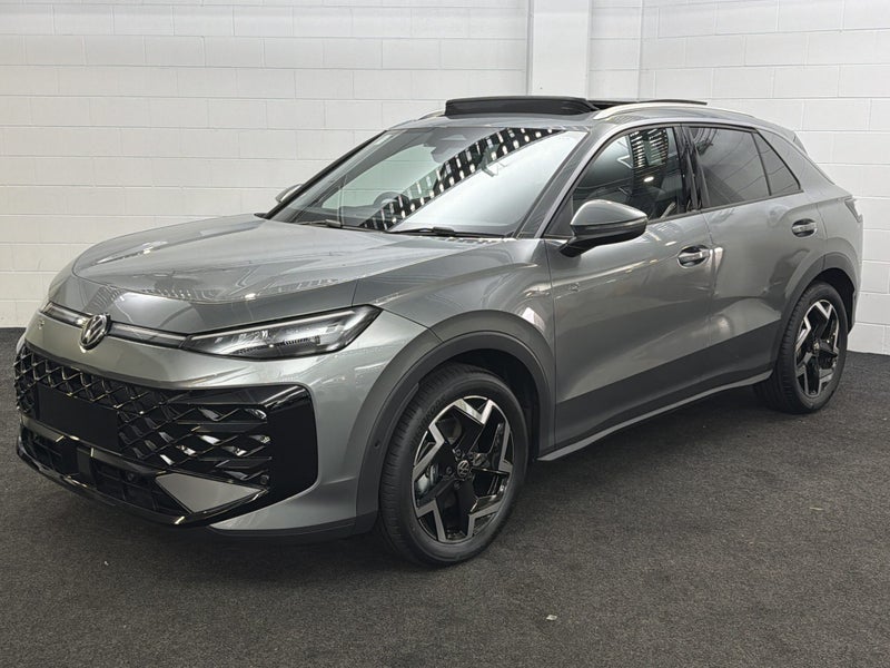 2026 Volkswagen T-Roc R-LINE image 2