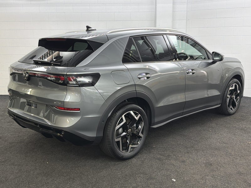 2026 Volkswagen T-Roc R-LINE image 3