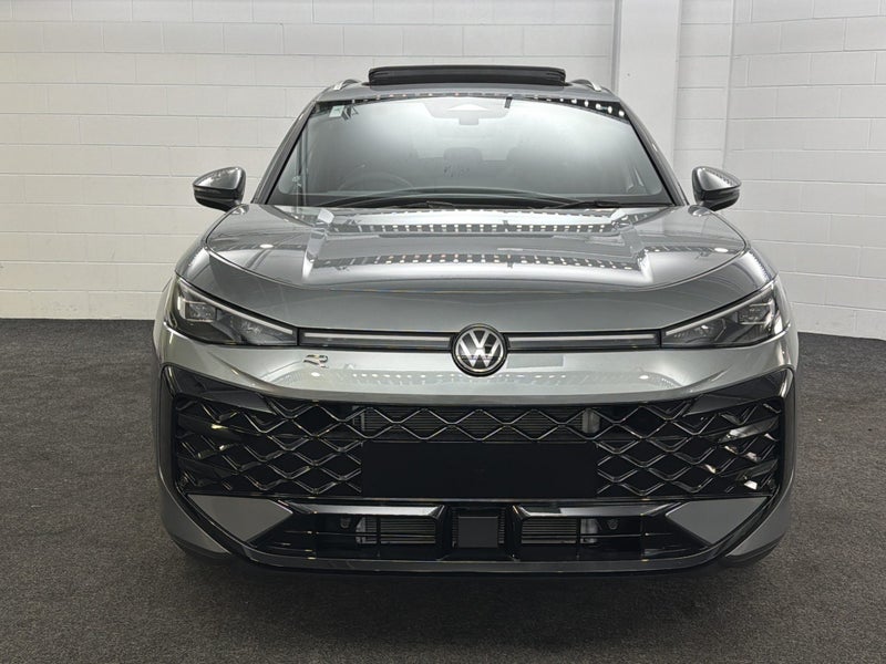 2026 Volkswagen T-Roc R-LINE image 4