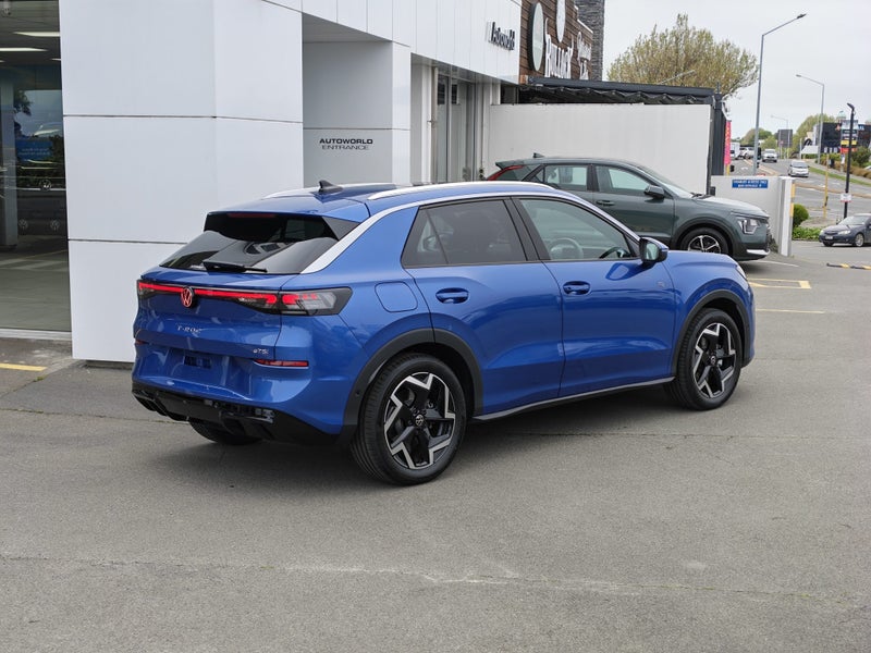 2026 Volkswagen T-Roc R-Line 1.5Pmht/7At Tourin... image 3