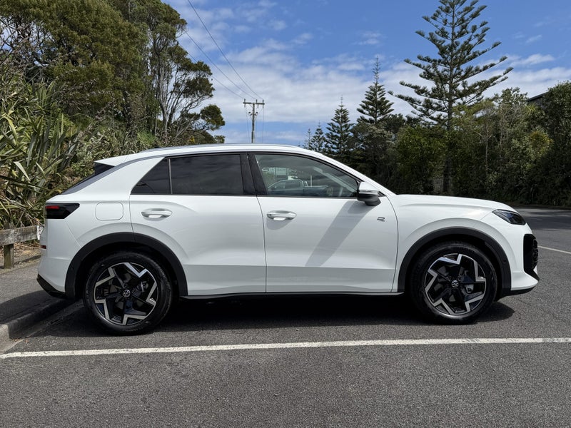 2026 Volkswagen T-Roc R-Line image 4