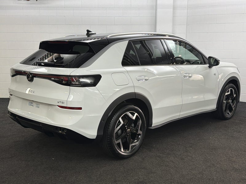 2026 Volkswagen T-Roc R-LINE image 4