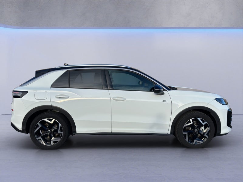 2026 Volkswagen T-Roc R-Line image 4