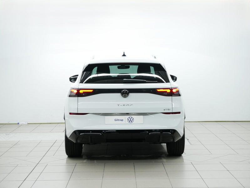2026 Volkswagen T-Roc R-Line image 4