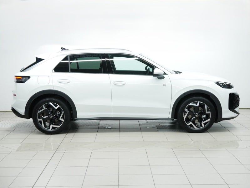 2026 Volkswagen T-Roc R-Line image 5