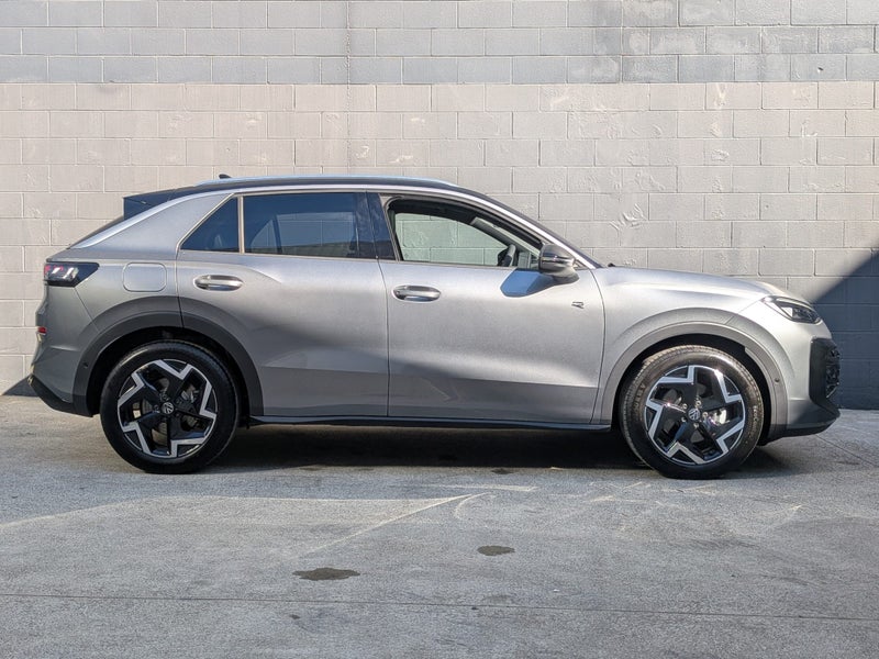 2026 Volkswagen T-Roc R-Line image 3