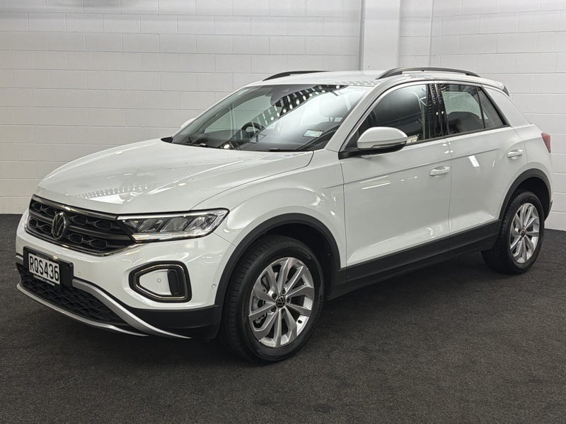 2026 Volkswagen T-Roc TSI LIFE 2WD image 2