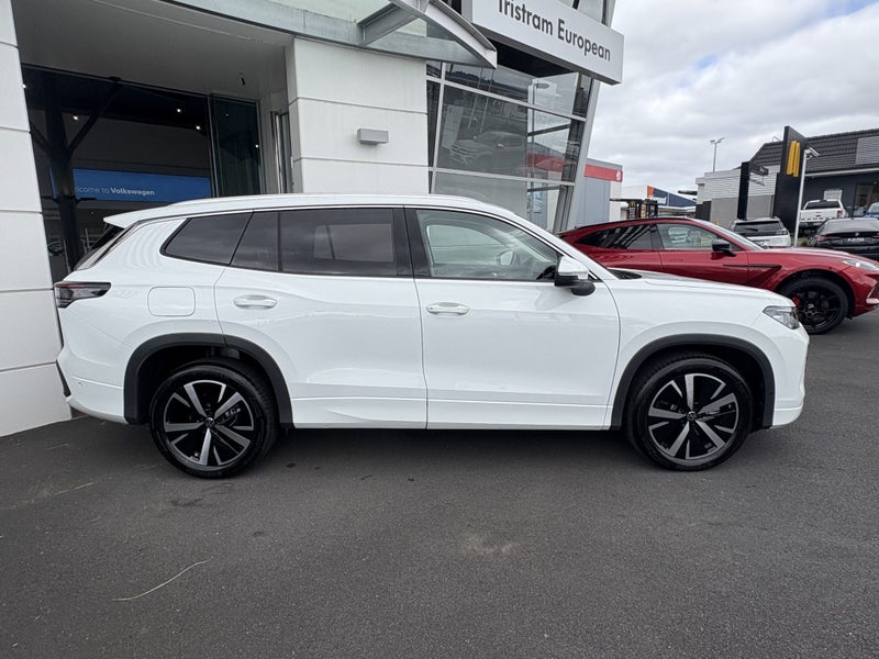 2026 Volkswagen Tayron Elegance AWD 2.0T image 3