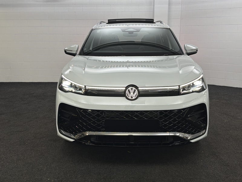 2026 Volkswagen Tiguan 3 R-LINE image 3
