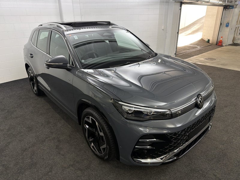 2026 Volkswagen Tiguan 3 R-LINE image 3