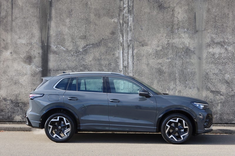 2026 Volkswagen Tiguan 3 R-Line Touring package image 2