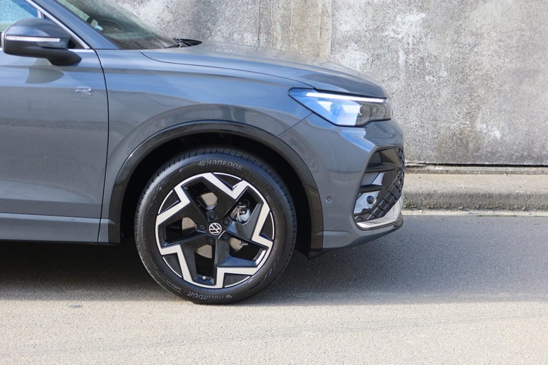 2026 Volkswagen Tiguan 3 R-Line Touring package image 3
