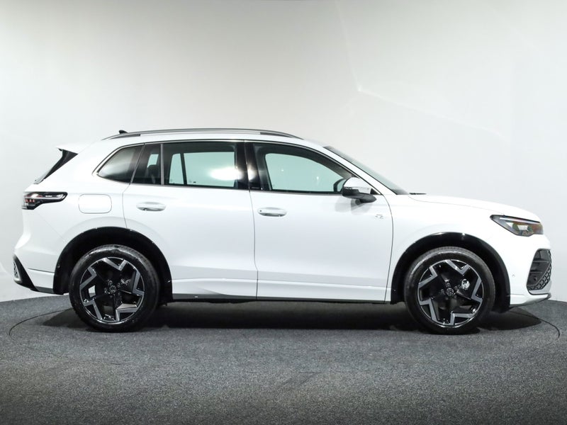 2026 Volkswagen Tiguan 3 TSi R-Line 2WD image 4