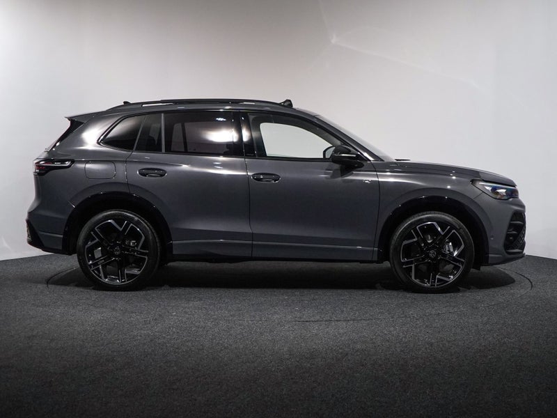 2026 Volkswagen Tiguan 3 TSi R Line 4Motion 195kW image 4