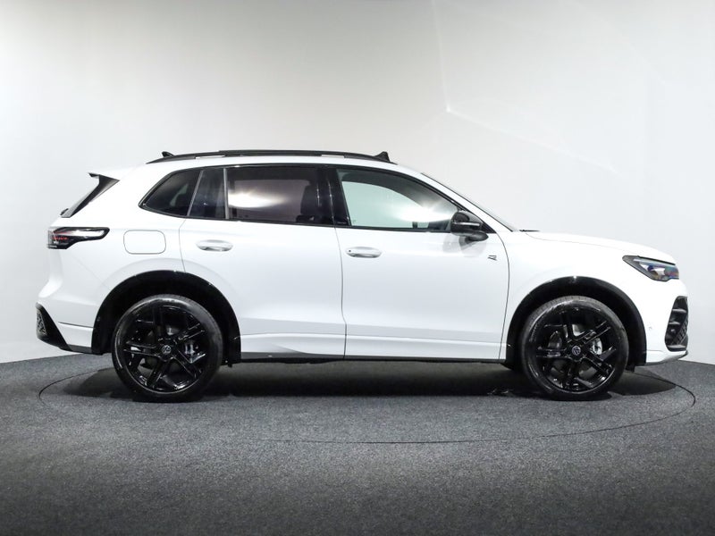 2026 Volkswagen Tiguan 3 Tsi R-Line AWD 195kW image 4