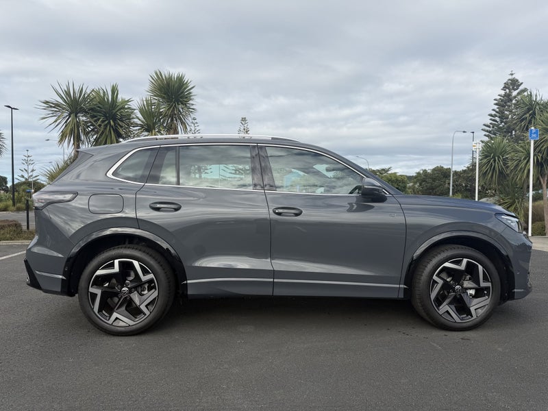 2026 Volkswagen Tiguan R-Line 1.4Pt/7At 2WD image 4