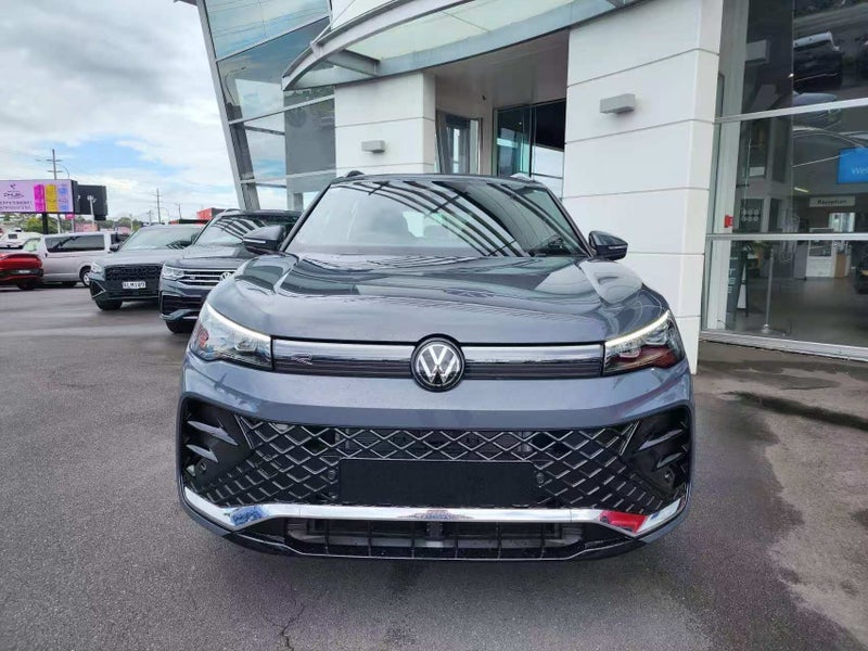 2026 Volkswagen Tiguan R-Line 1.4T with Touring... image 2