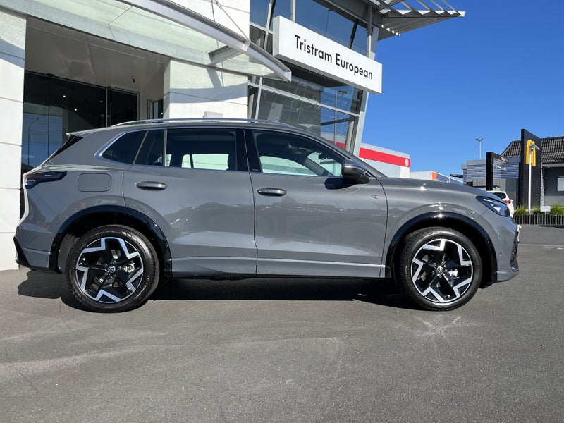 2026 Volkswagen Tiguan R-LINE 1.4TSI 2WD image 3