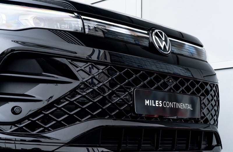 2026 Volkswagen Tiguan R-Line 2.0 Turbo AWD Tou... image 3