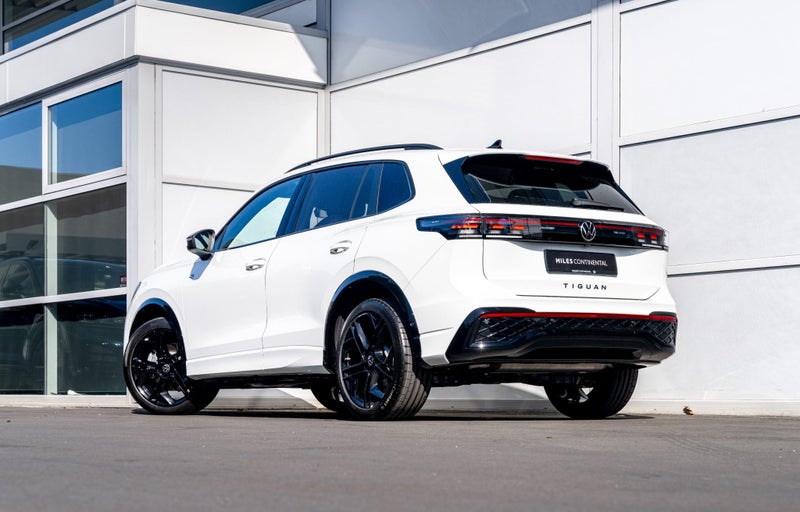 2026 Volkswagen Tiguan R-Line 2.0 Turbo AWD Tou... image 3