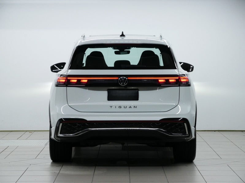 2026 Volkswagen Tiguan R-Line 2WD image 4