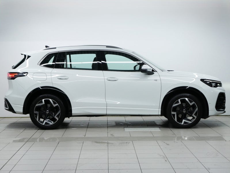 2026 Volkswagen Tiguan R-Line 2WD image 5