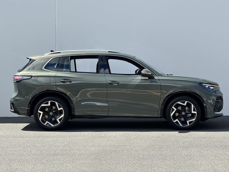 2026 Volkswagen Tiguan R-Line 2WD image 3