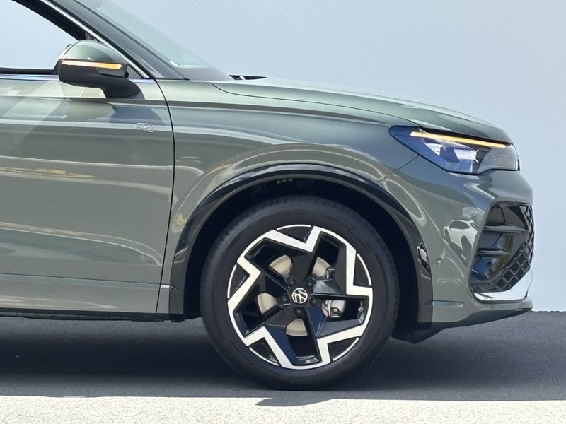 2026 Volkswagen Tiguan R-Line 2WD image 5