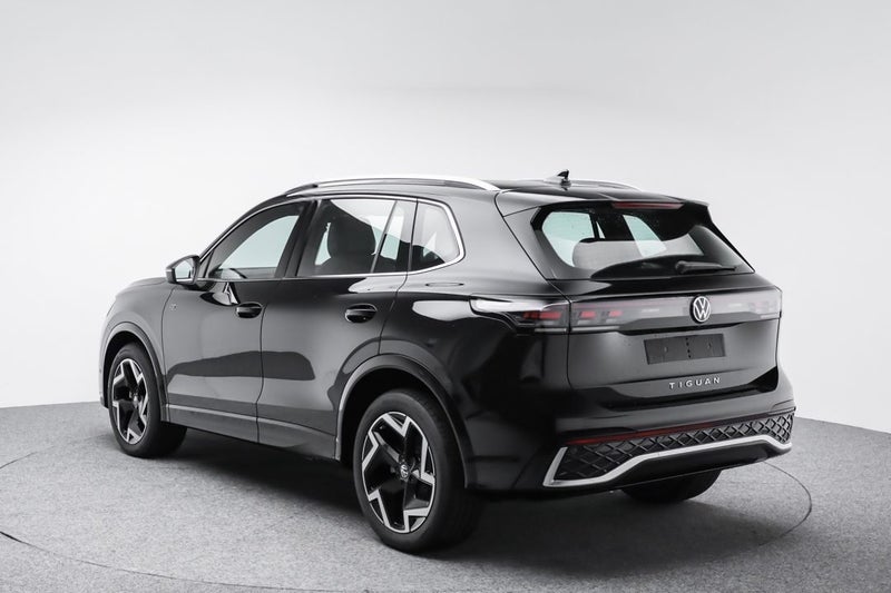 2026 Volkswagen Tiguan R-Line 2WD image 4