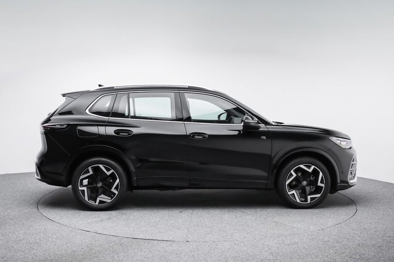2026 Volkswagen Tiguan R-Line 2WD image 5