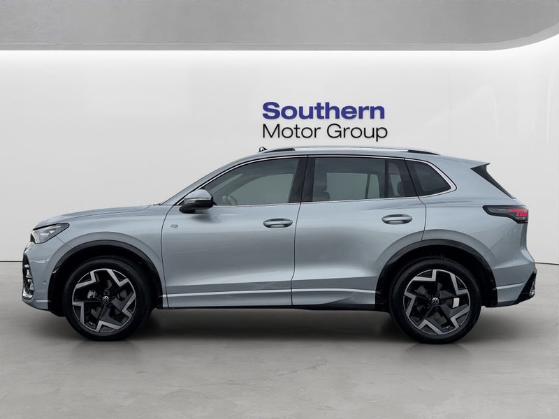 2026 Volkswagen Tiguan R-Line 2WD image 4