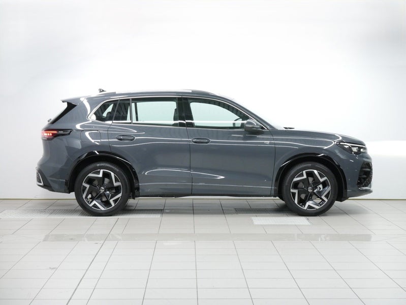 2026 Volkswagen Tiguan R-Line 2WD image 5
