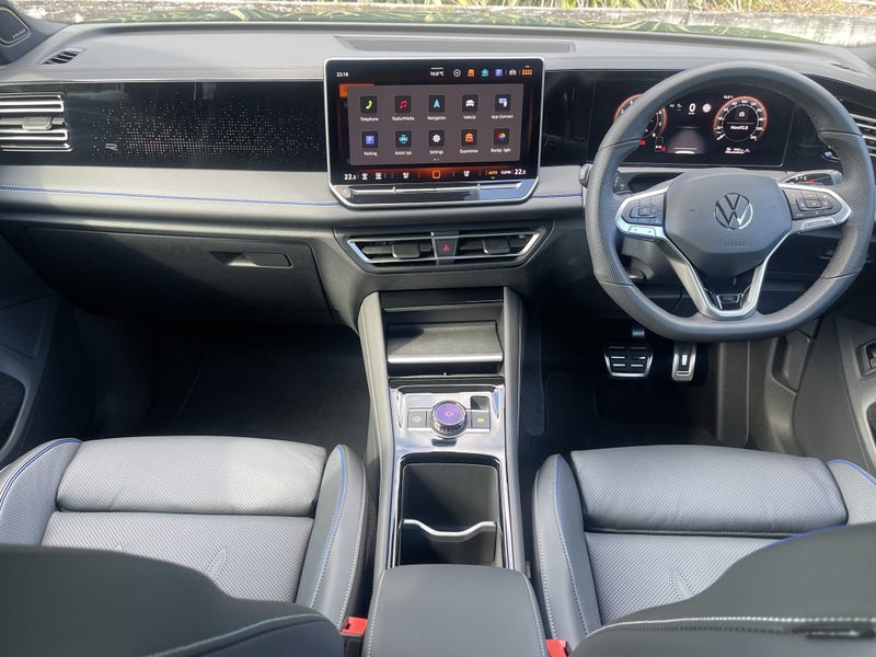 2026 Volkswagen Tiguan R-Line 2WD image 2