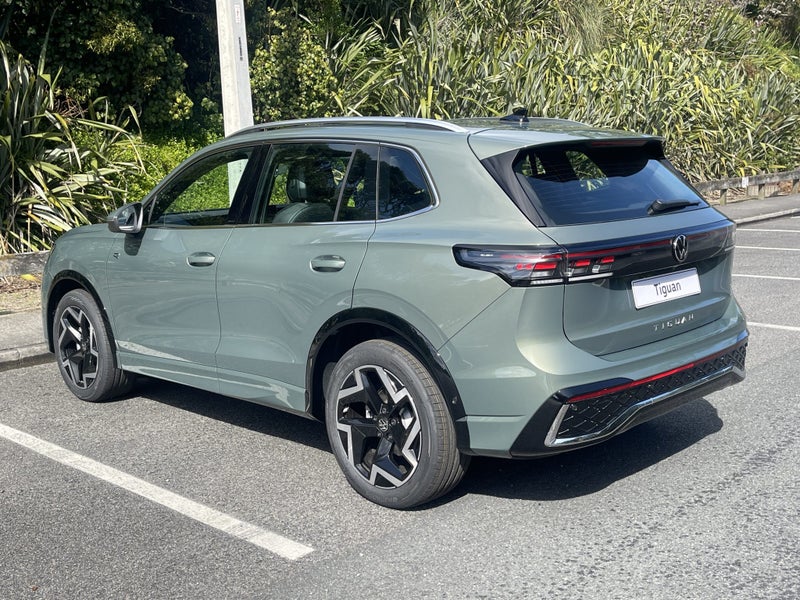 2026 Volkswagen Tiguan R-Line 2WD image 3