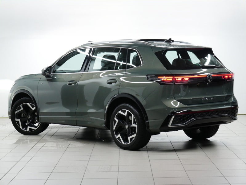 2026 Volkswagen Tiguan R-Line 2WD image 3