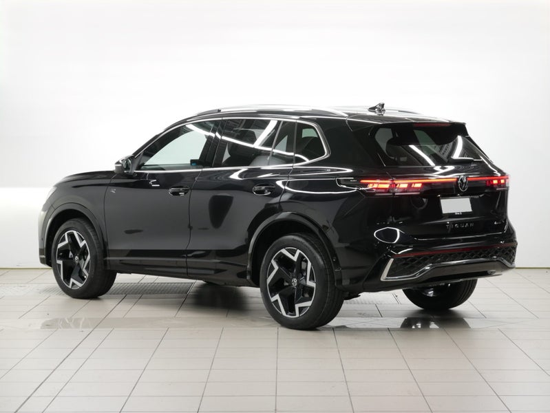 2026 Volkswagen Tiguan R-Line 2WD image 3