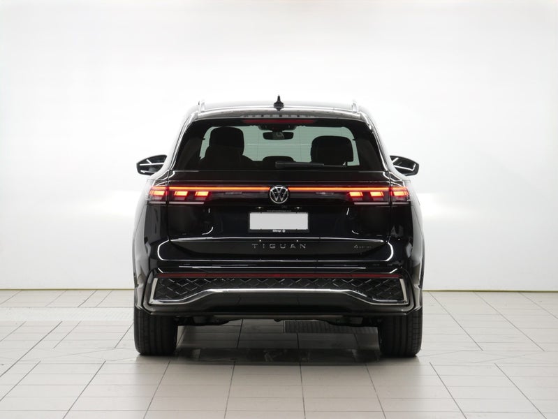 2026 Volkswagen Tiguan R-Line 2WD image 4