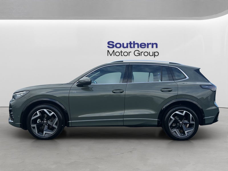 2026 Volkswagen Tiguan R-Line 2WD image 4